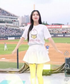 Full team t-shirt of Kim Hansul's cheerleading squad
